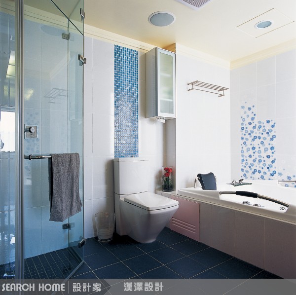 以下是幾種浴室的不敗收納法：
轉角架及三角架：
九