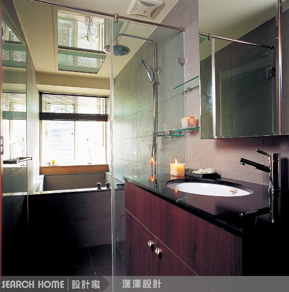 一字型衛浴空間規劃：馬桶、洗手台、洗澡
一般常見的