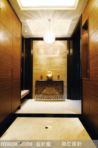 鏡面烤漆玻璃的奢華
前幾年時尚界刮起的『低調奢華』