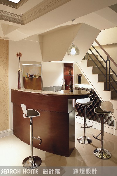 「啊～～我嘸醉嘸醉，請你不湯同情我～～酒若入喉，痛