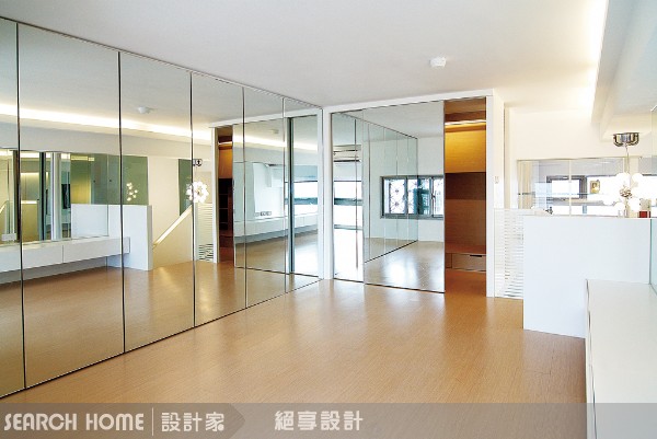 要點07：運用大片落地鏡面大玩魔術
如果沒辦法將門做