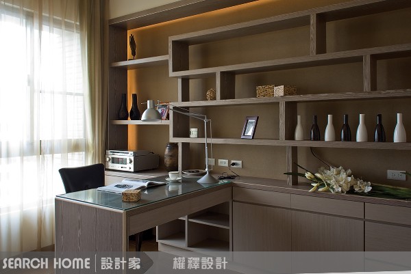 Action05：看書總要有燈吧～！
當然別為了規劃書櫃，