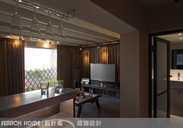 Q6：我可以把多功能室改成卡拉OK視聽間嗎？
A：當然