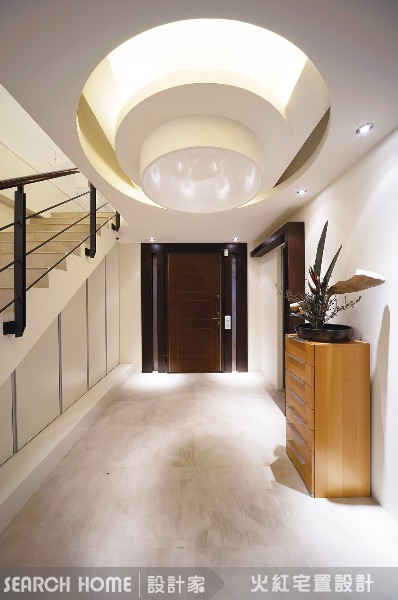 乾脆讓他更有存在感！ 變成造型櫃子
住公寓真的比較