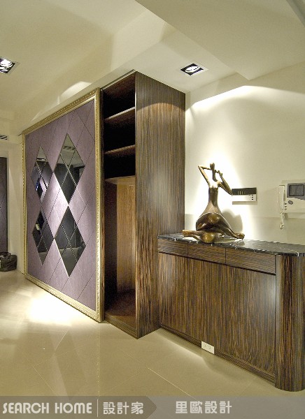 要點09：皇朝象徵或貴族圖騰，讓自己如置身皇宮 
既