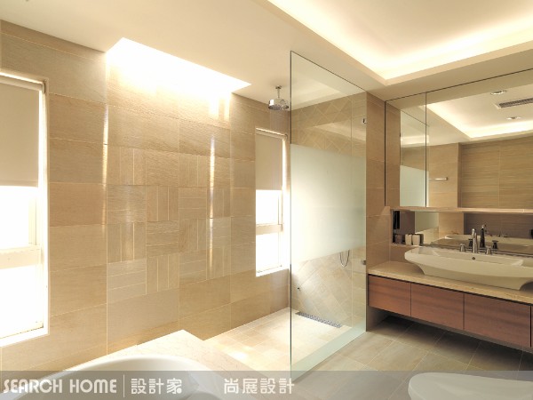 驚!幹嘛沒事和正在噓噓的老爸聊天，難不成老爸噓噓不