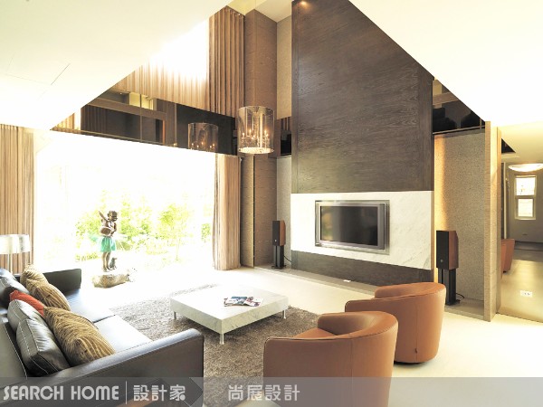 工業時尚的感覺--水泥砌成的電視主牆
在紐約留過學的