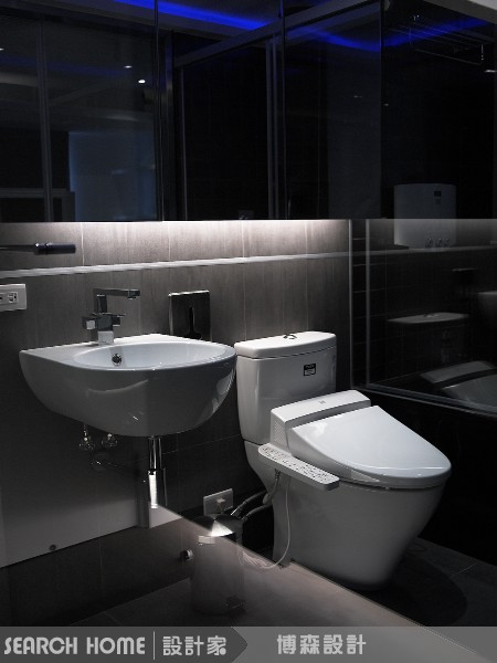 先不管怎麼擋怎麼補，至少浴室這個濕氣橫生的地方，可