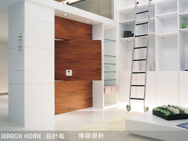 抬高地板的收納，與縮放概念
另外一款也是夾層屋常出