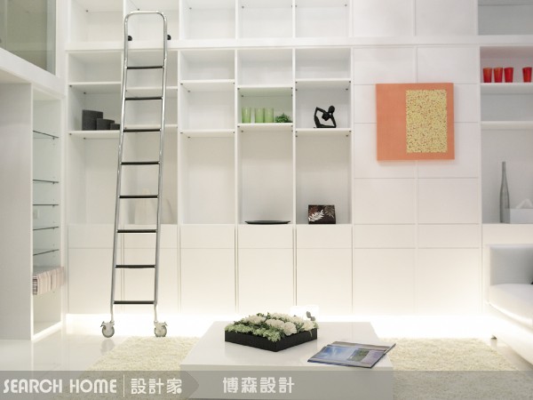 Action05：看書總要有燈吧～！
當然別為了規劃書櫃，