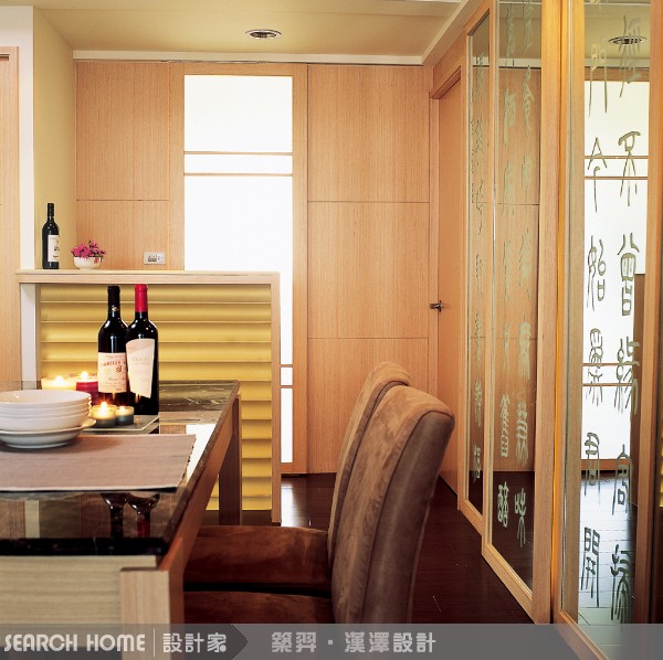 要點04：顏色最好要一致
當門與牆拉在同一水平上，接