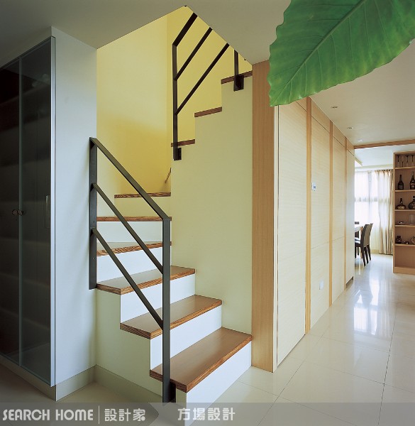 抬高地板的收納，與縮放概念
另外一款也是夾層屋常出