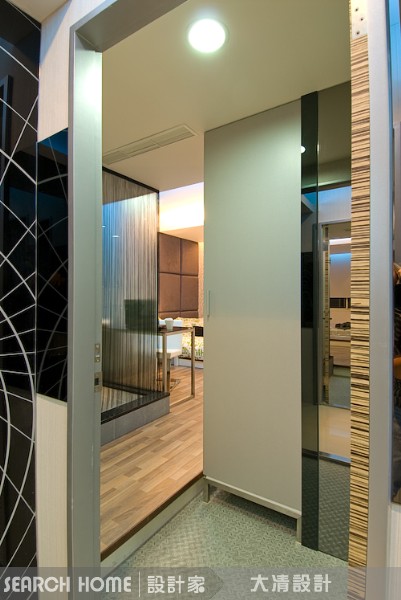 常常形容一些足不出戶的朋友們為宅男或宅女，一般的印