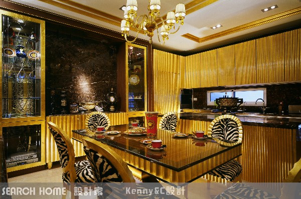 大剌剌彰顯財富，就是要包金箔！
據說某中部的市長住