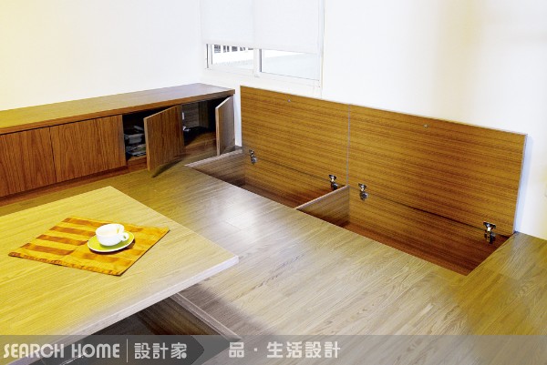 重點3、把東西統統收到牆面去
想要脫離「雜物堆淹腳