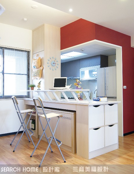 每天出門上班都要煩惱穿什麼，妝畫不好被同事嫌，高跟