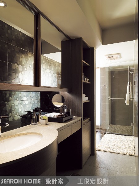 驚!幹嘛沒事和正在噓噓的老爸聊天，難不成老爸噓噓不