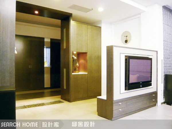 要訣12：玄關鏡片不可正對大門
通常住宅在玄關安鏡可