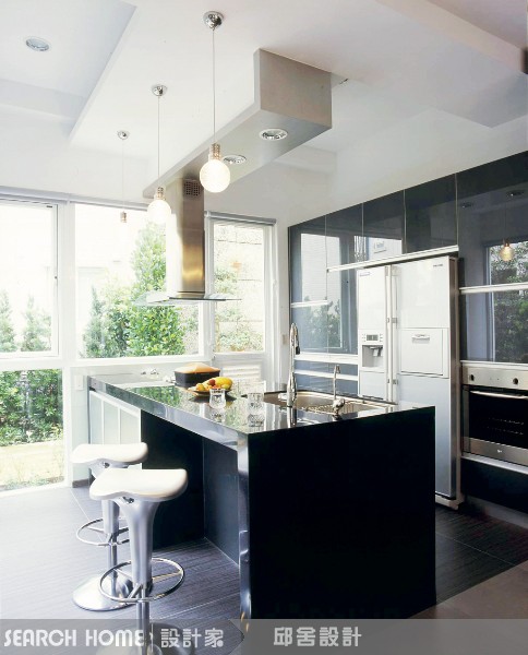 衣服雅曼尼，包包古奇，香水寶格麗，廚房也要義大利。