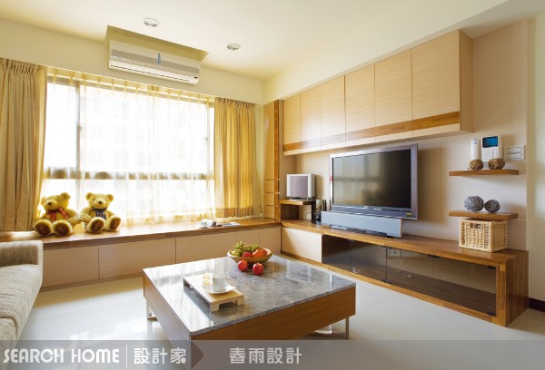 高級的FULL HD需要搭配華麗的視廳櫃，漂亮的電視背牆