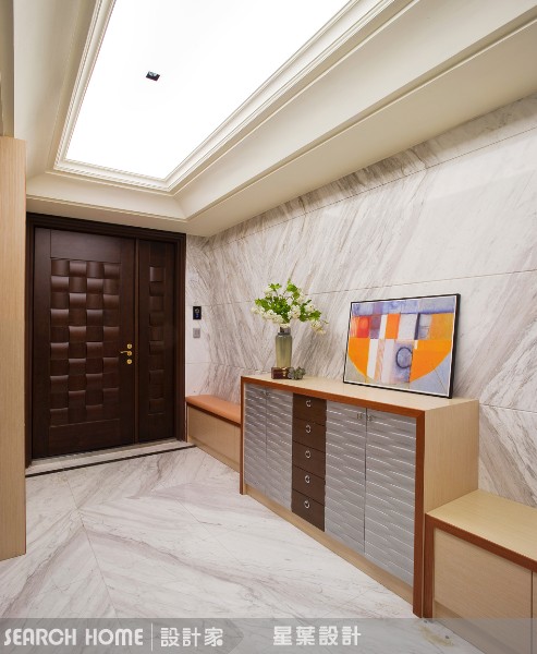 要訣12：玄關鏡片不可正對大門
通常住宅在玄關安鏡可