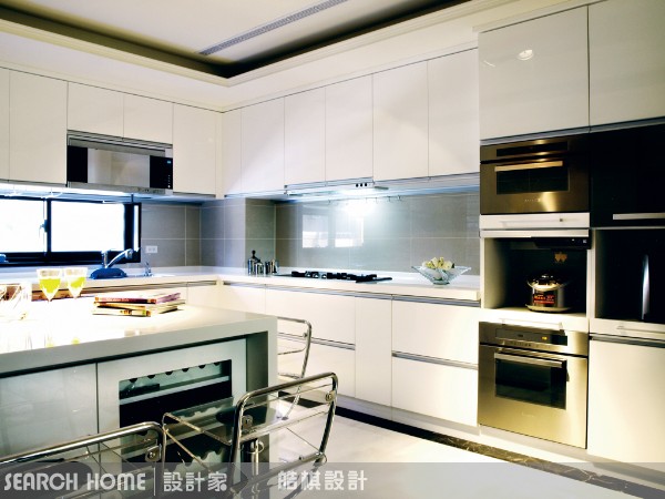 衣服雅曼尼，包包古奇，香水寶格麗，廚房也要義大利。