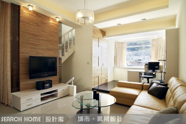 工業時尚的感覺--水泥砌成的電視主牆
在紐約留過學的