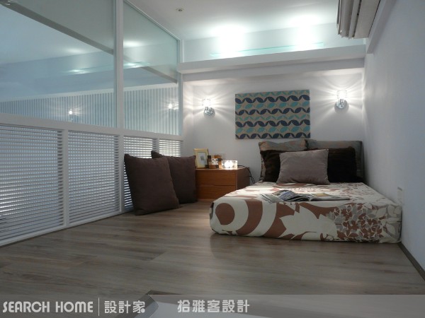 空間錯覺術——縮放的特效
運用材質的搭配，讓空間具