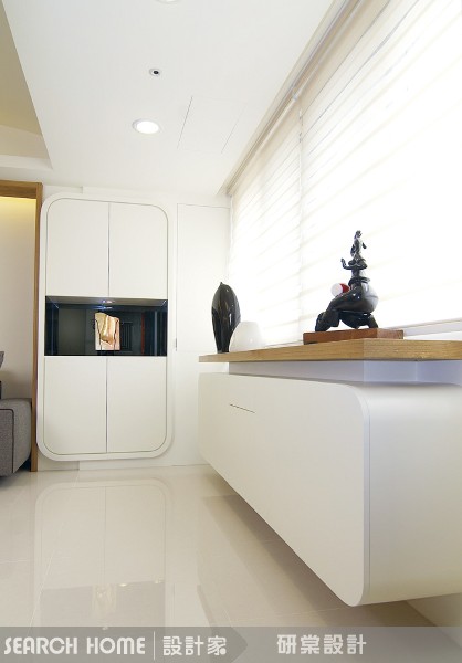 （６）藍色
屬於冷色調的藍色有時像海洋般有著令人渡