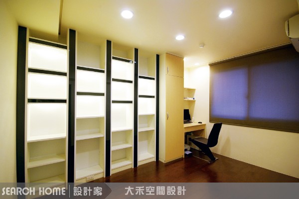 Action05：看書總要有燈吧～！
當然別為了規劃書櫃，