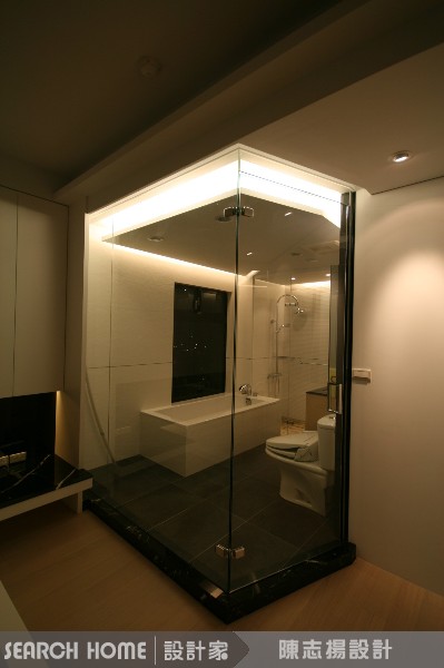 先不管怎麼擋怎麼補，至少浴室這個濕氣橫生的地方，可