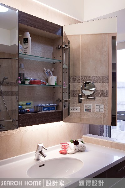 鏡櫃：
兼具收納與實用功能的非鏡櫃莫屬了，鏡櫃最常