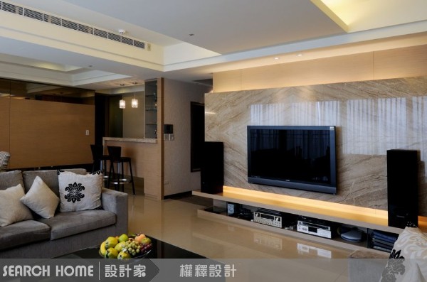 工業時尚的感覺--水泥砌成的電視主牆
在紐約留過學的