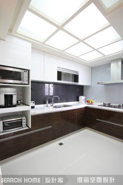 條件１０：大大調理區，作菜上菜不慌張
一般歐式廚房