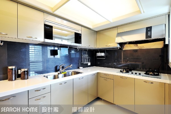 衣服雅曼尼，包包古奇，香水寶格麗，廚房也要義大利。