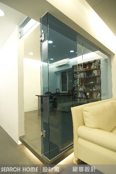 設計手法６：運用噴砂玻璃當燈箱兼隔間
噴砂玻璃的問