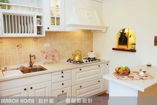 條件１０：大大調理區，作菜上菜不慌張
一般歐式廚房