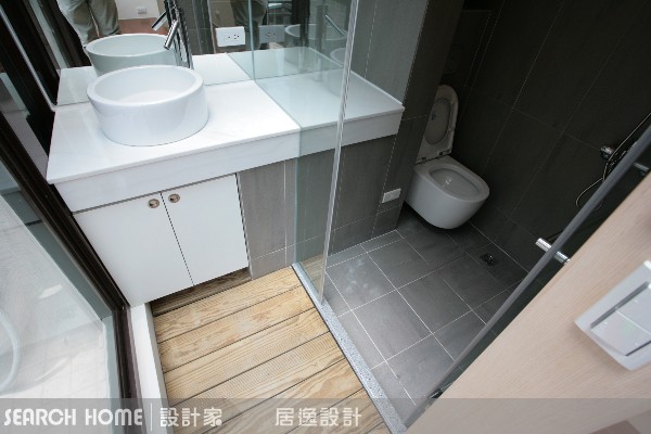 一字型衛浴空間規劃：馬桶、洗手台、洗澡
一般常見的