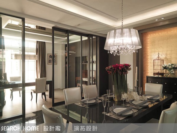 壁紙，最會畫虎嵐的建材
歐洲高級奢華風的居家空間裡