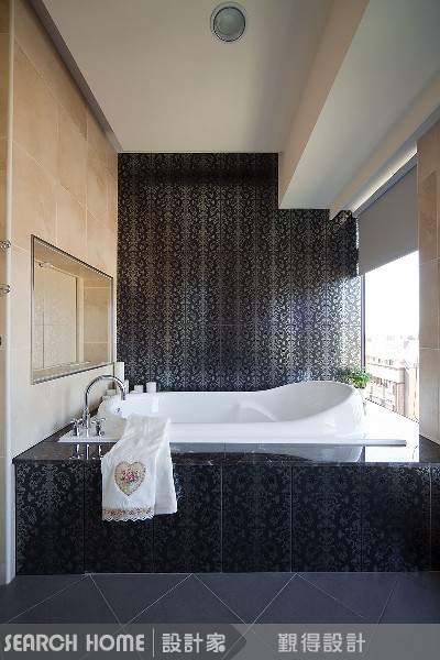 鏡面烤漆玻璃的奢華
前幾年時尚界刮起的『低調奢華』