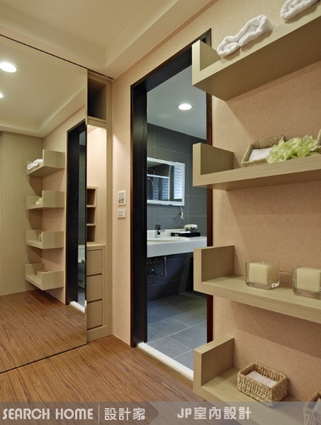 一字型衛浴空間規劃：馬桶、洗手台、洗澡
一般常見的