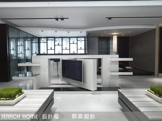 變形金剛很厲害，可以是餐桌可以是吧台可以是收納櫃，