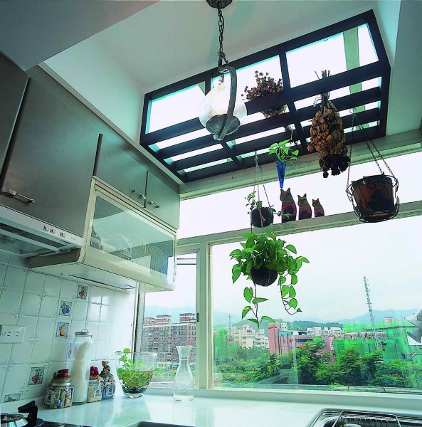 誰說鋁門窗一定要是咖啡色或是金屬色
是的，老爺夫人