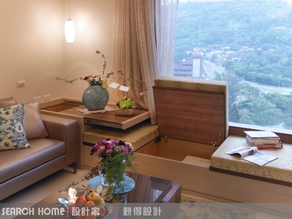 會移動的和室桌
窗邊平台不稀奇，和室桌也不稀奇，但