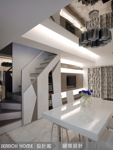 空間錯覺術——縮放的特效
運用材質的搭配，讓空間具