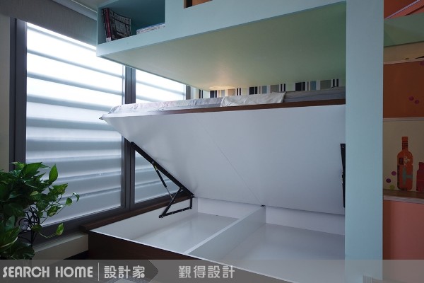 會移動的和室桌
窗邊平台不稀奇，和室桌也不稀奇，但