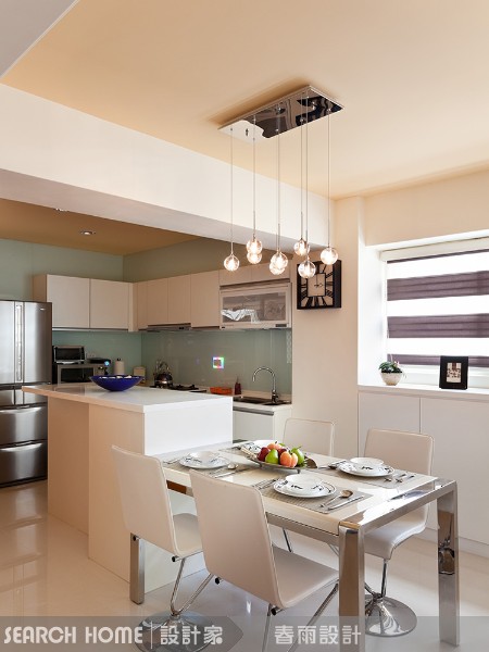 變形金剛很厲害，可以是餐桌可以是吧台可以是收納櫃，