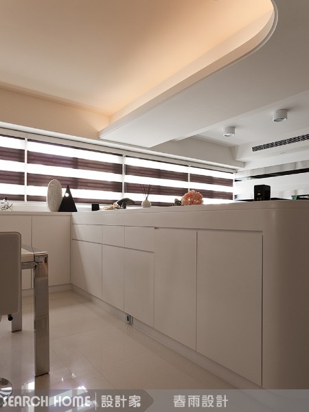 變形金剛很厲害，可以是餐桌可以是吧台可以是收納櫃，