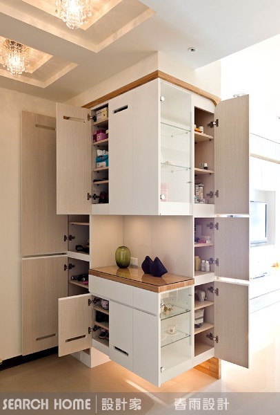 會移動的和室桌
窗邊平台不稀奇，和室桌也不稀奇，但