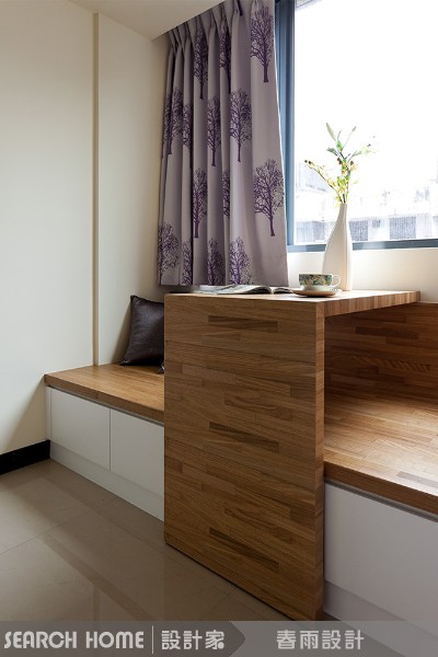 會移動的和室桌
窗邊平台不稀奇，和室桌也不稀奇，但